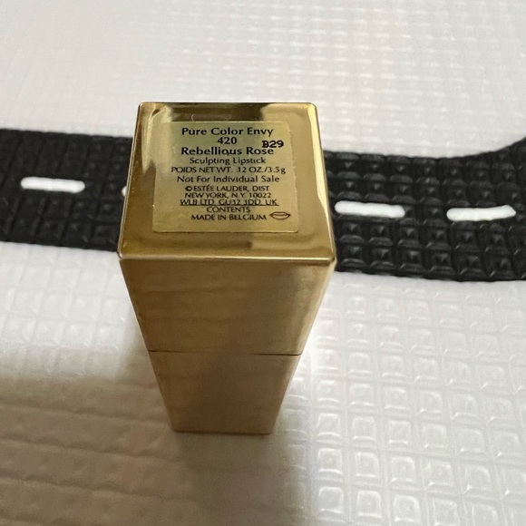 ESTEE LAUDER LIPSTICK- Pure color envy - Rebelliqus Rose 420 - Picture 2 of 3
